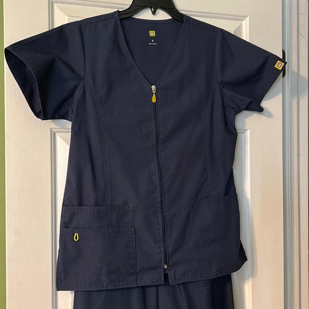 Wonder Wink scrubs